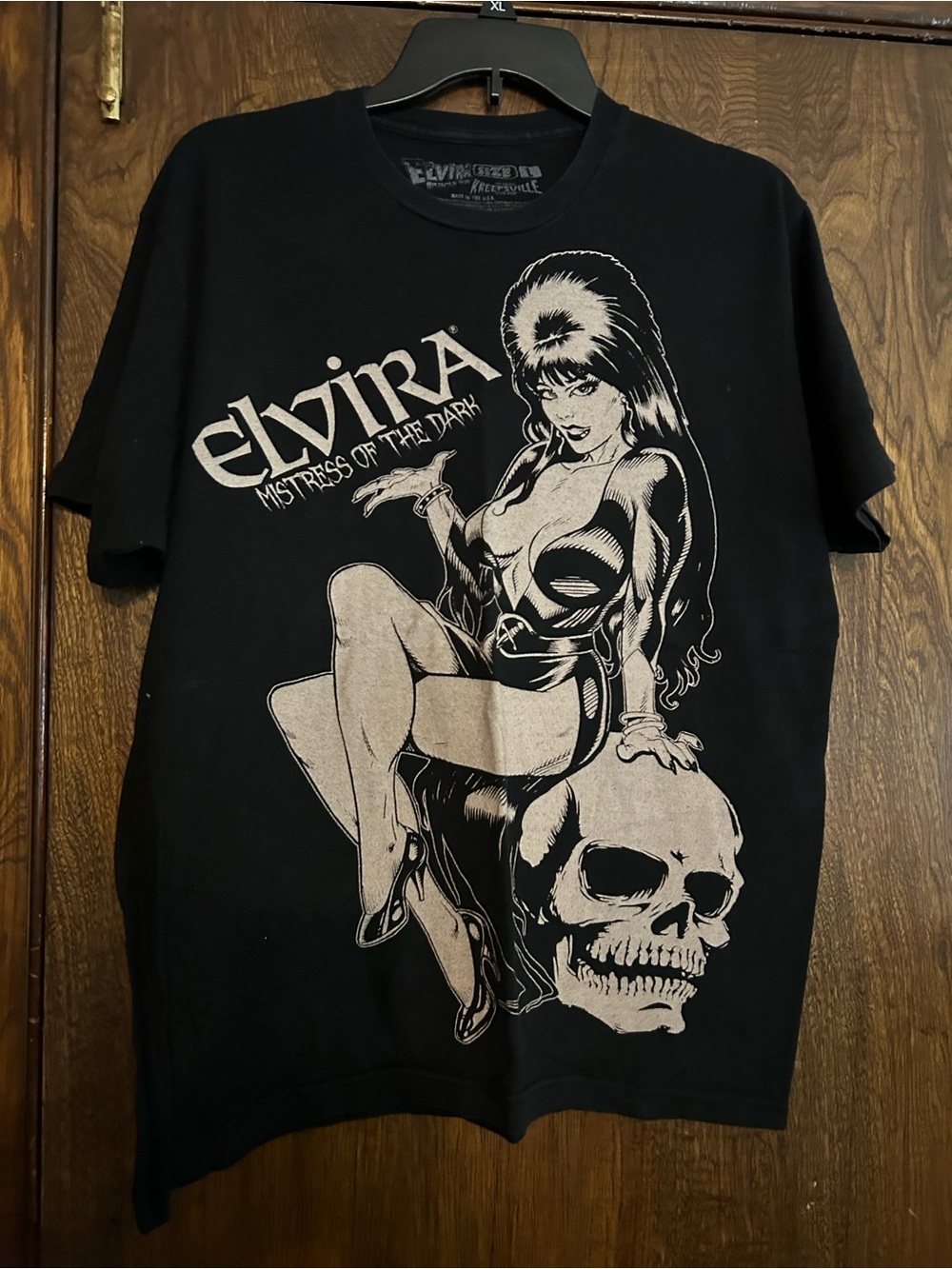 Elvi Graphic Short-Sleeve Tee in Black